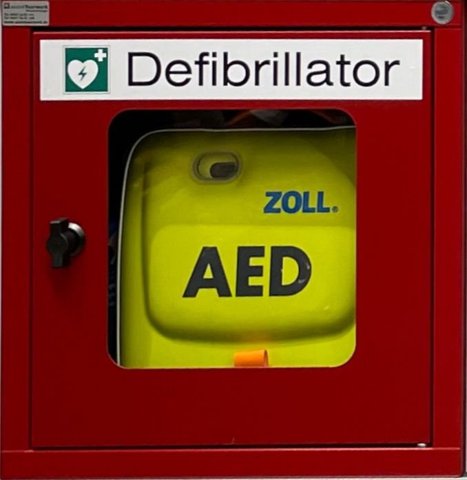 Lifeguard Terminals sind mit hochwertigen AED ausgestattet